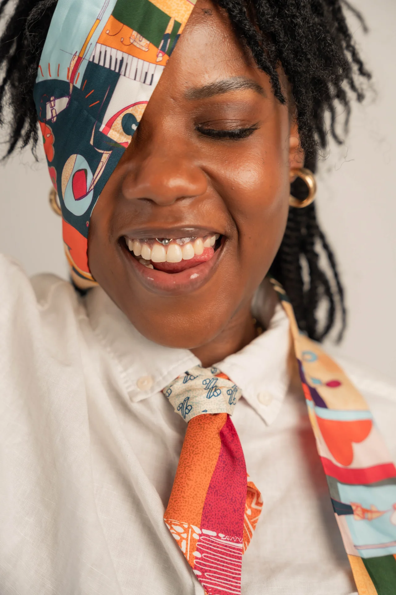 lifestyle, fun and lively, brand, design, fashion, artpiece, silk scarves, portrait