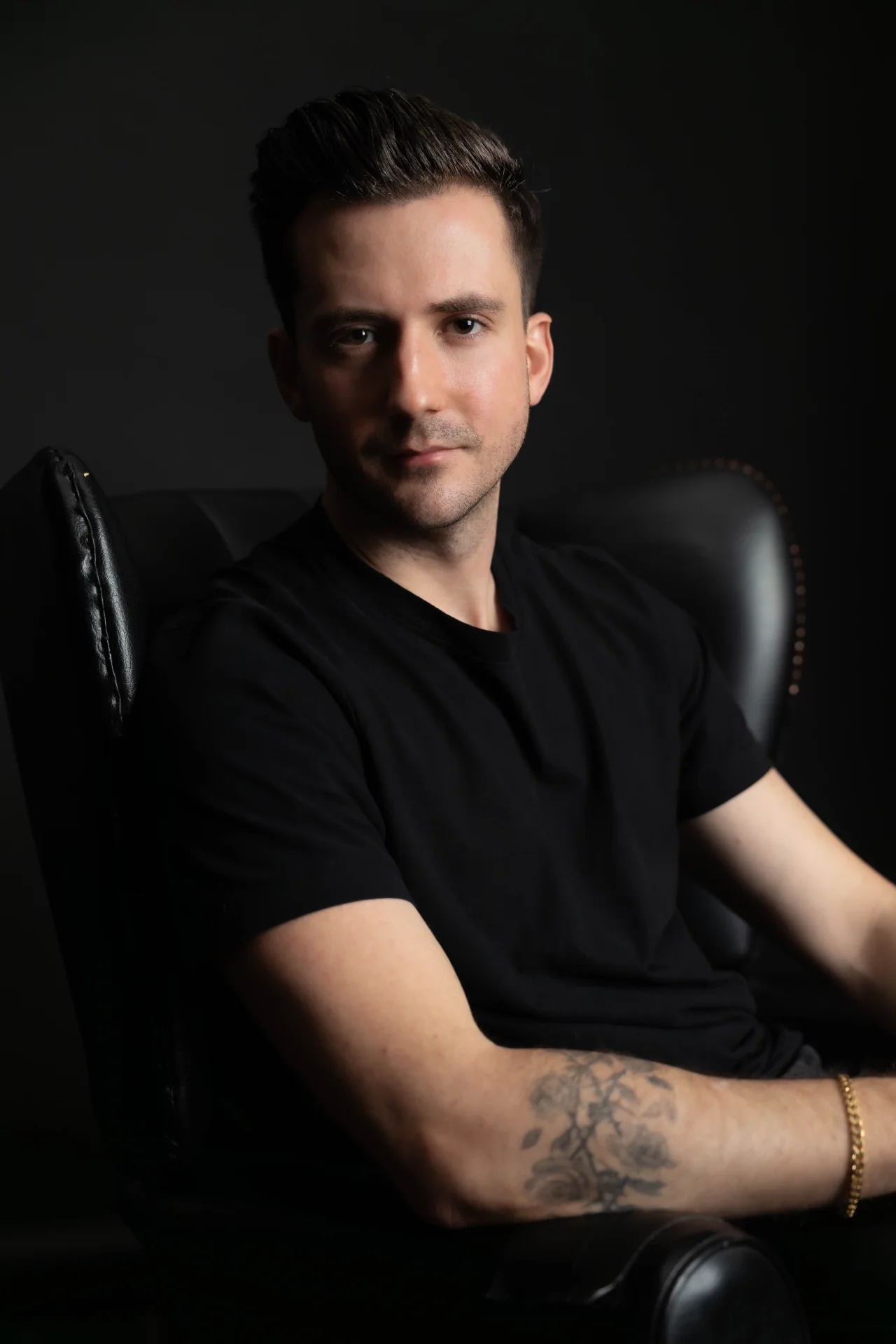musician, artist press shot, personal brand, lifestyle, portfolio headshot, dark mood, artistic shot