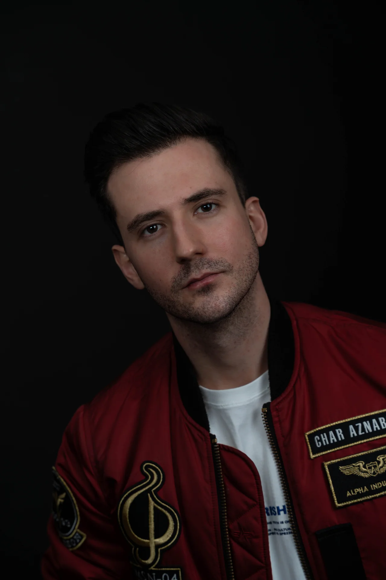 musician, artist press shot, personal brand, lifestyle, portfolio headshot, dark mood, artistic shot
